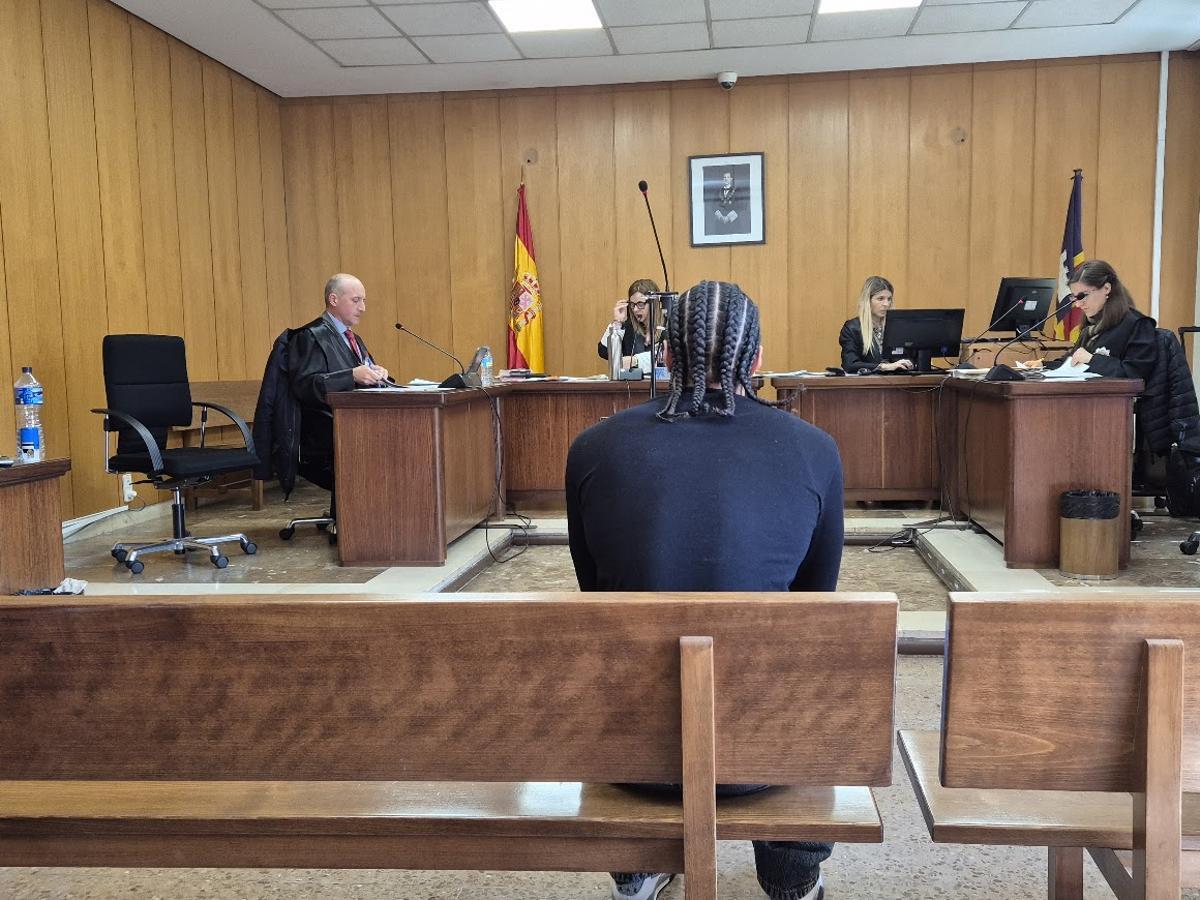 El acusado del apuñalamiento durante el juicio este martes en Vía Alemania.