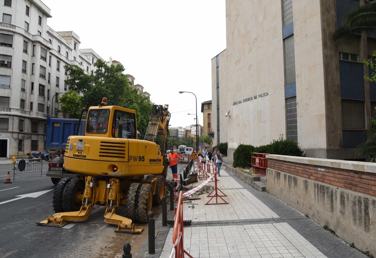 Rotura de una tubería en Paseo María Agustín