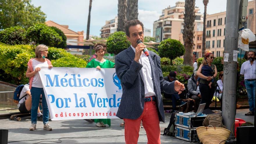 El médico de Ibiza suspendido defiende que acudió al parto con el «material necesario»