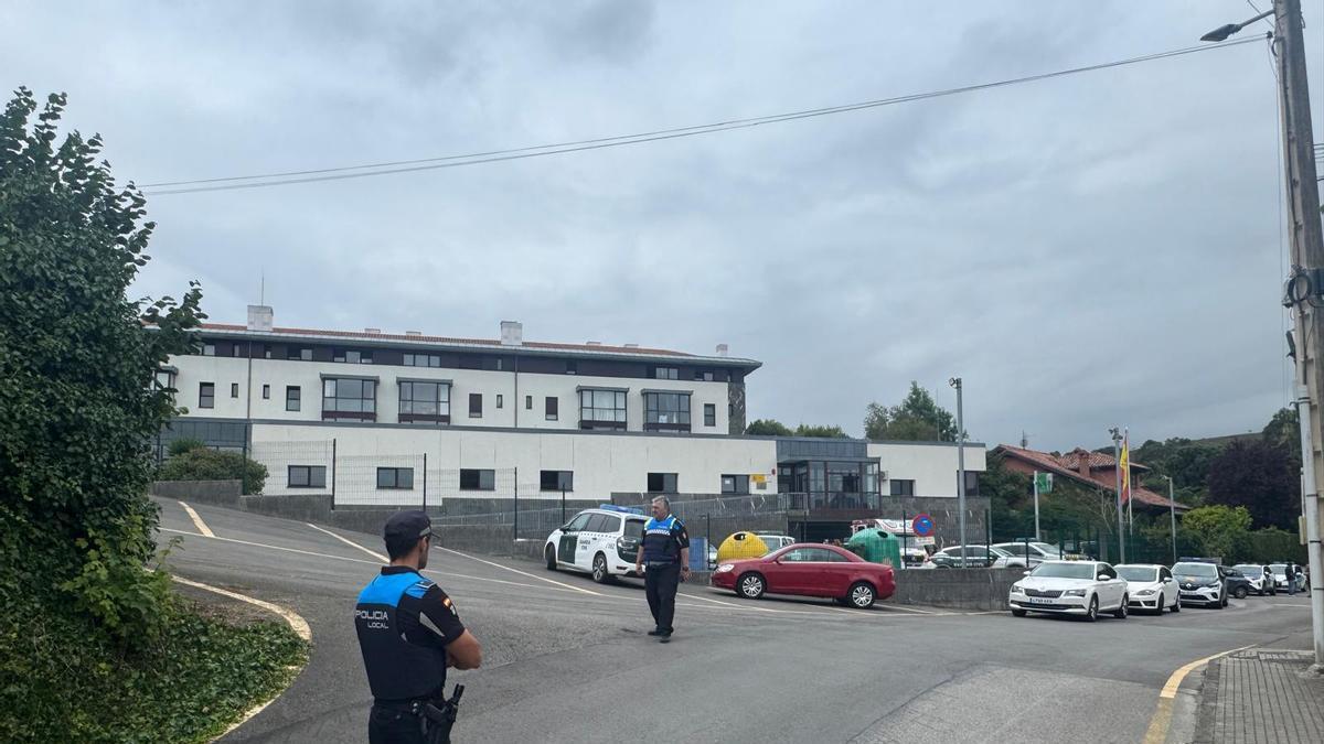 Una agente muerta y al menos un herido por un tiroteo en el cuartel de la Guardia Civil de Asturias
