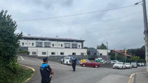 Una agent morta i almenys un ferit per un tiroteig a la caserna de la Guàrdia Civil d’Astúries