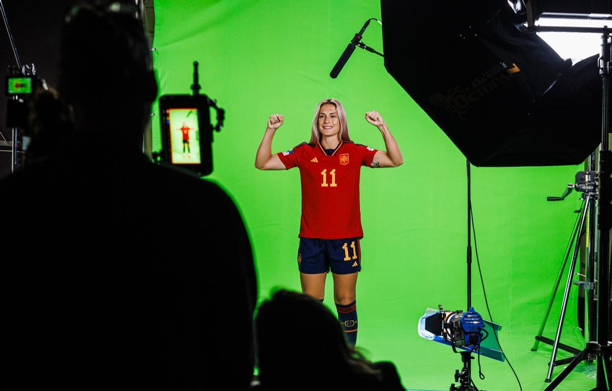 Alexia Putellas trenca una altra barrera: és la tercera futbolista més ben pagada del Mundial Alexia Putellas trenca una altra barrera: és la tercera futbolista més ben pagada del Mundial
