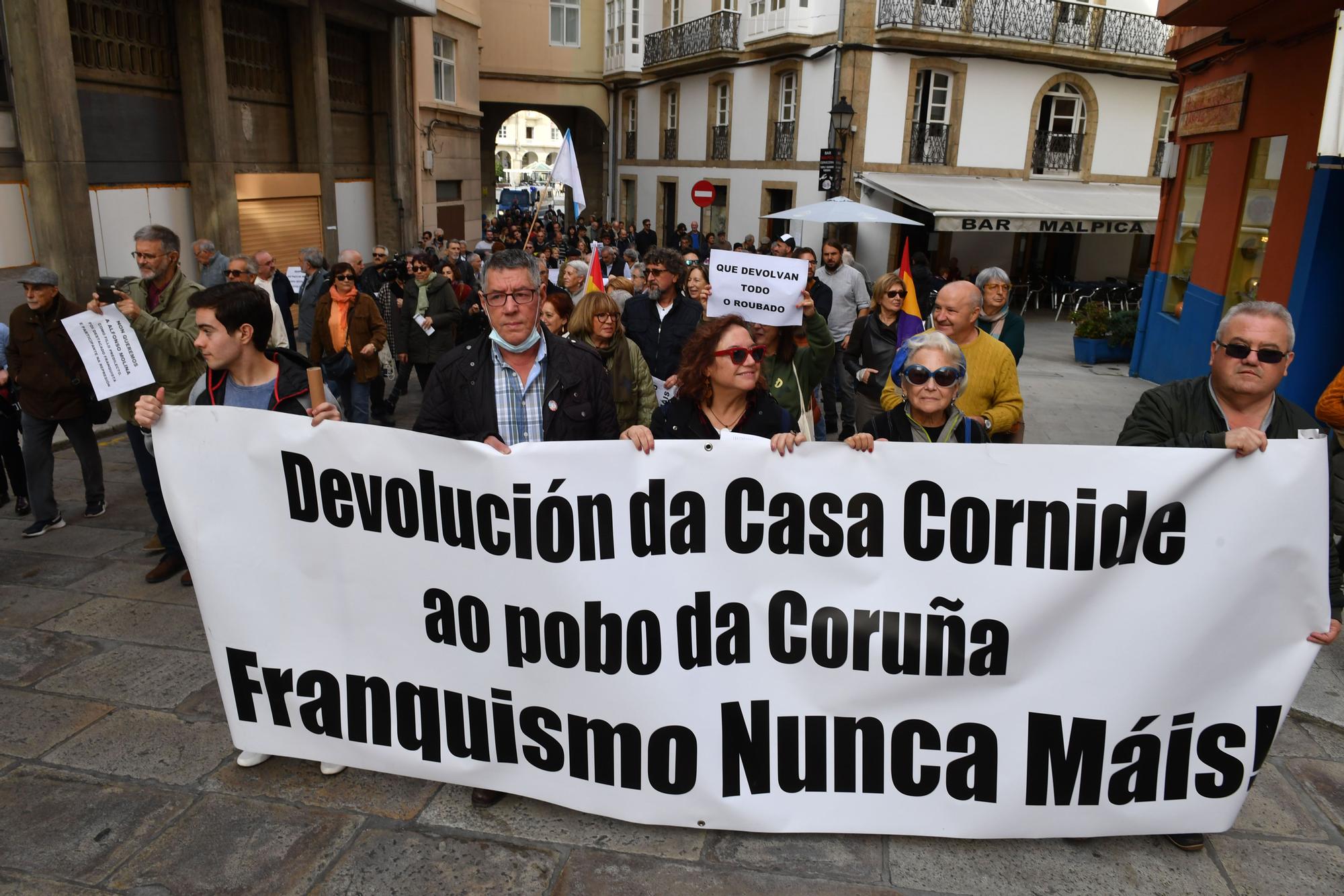 III Marcha Cívica hacia la Casa Cornide para pedir la devolución del inmueble