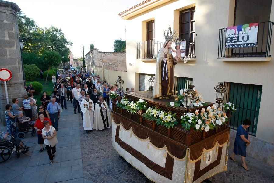 La procesión del Carmen toma el casco antiguo