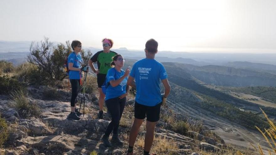 El voluntariado en la sierra de Crevillent se completa con un verano sin incendios