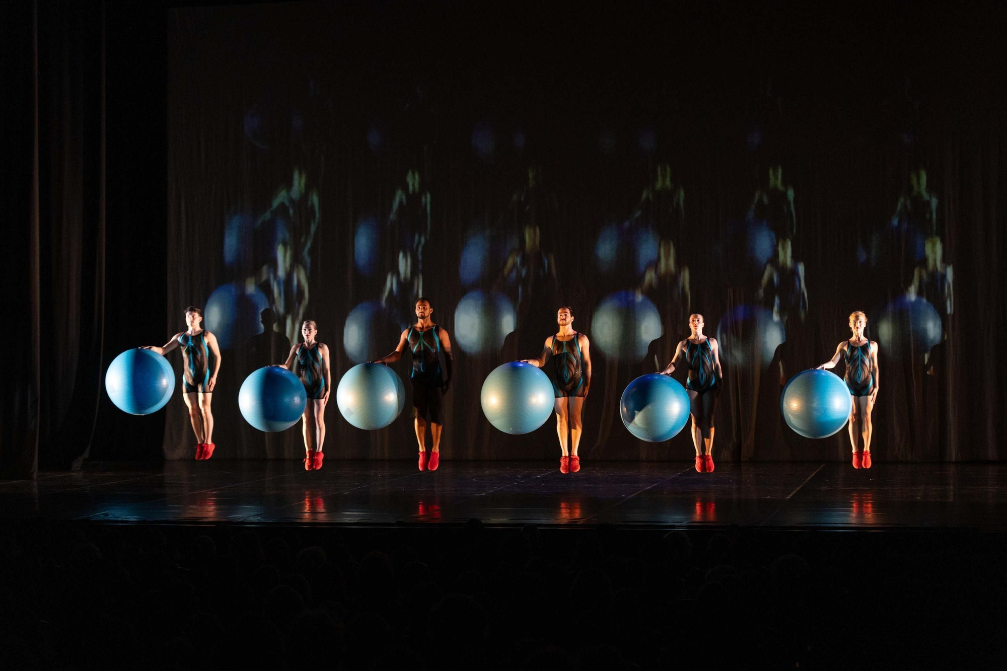 Momix presenta en A Coruña su nuevo espectáculo 'Alice'