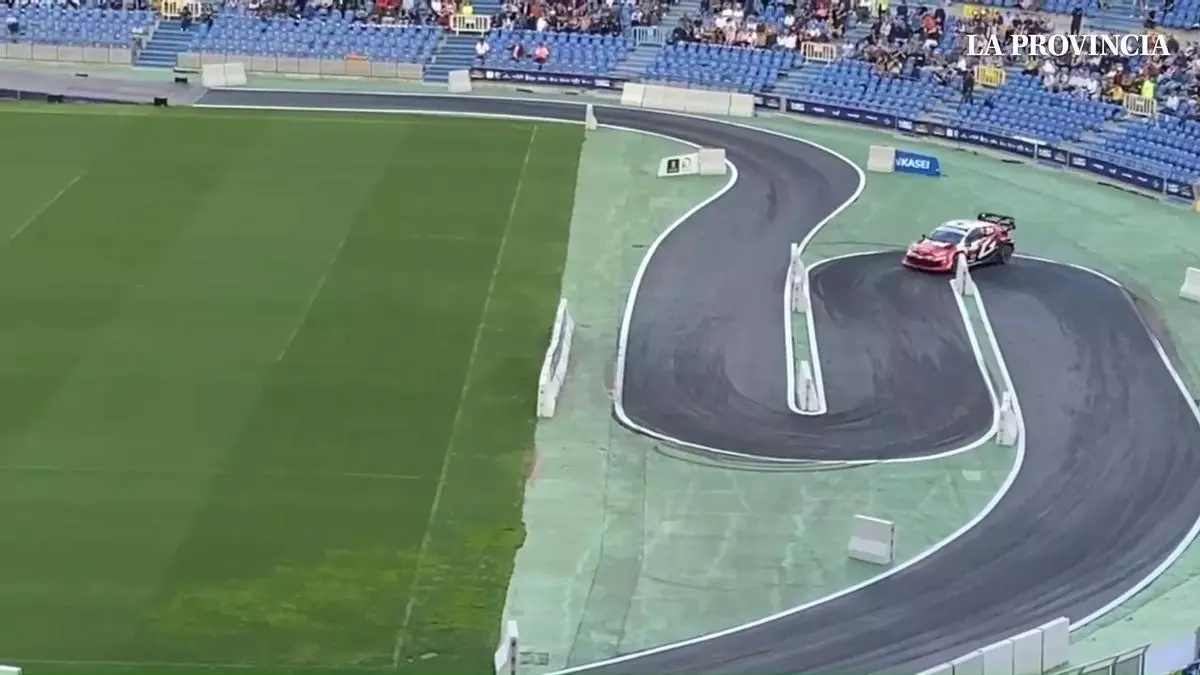 Exhibición de Katsuta en el Estadio de Gran Canaria para liderar el Rally Islas Canarias imponiéndose en la Súper Especial