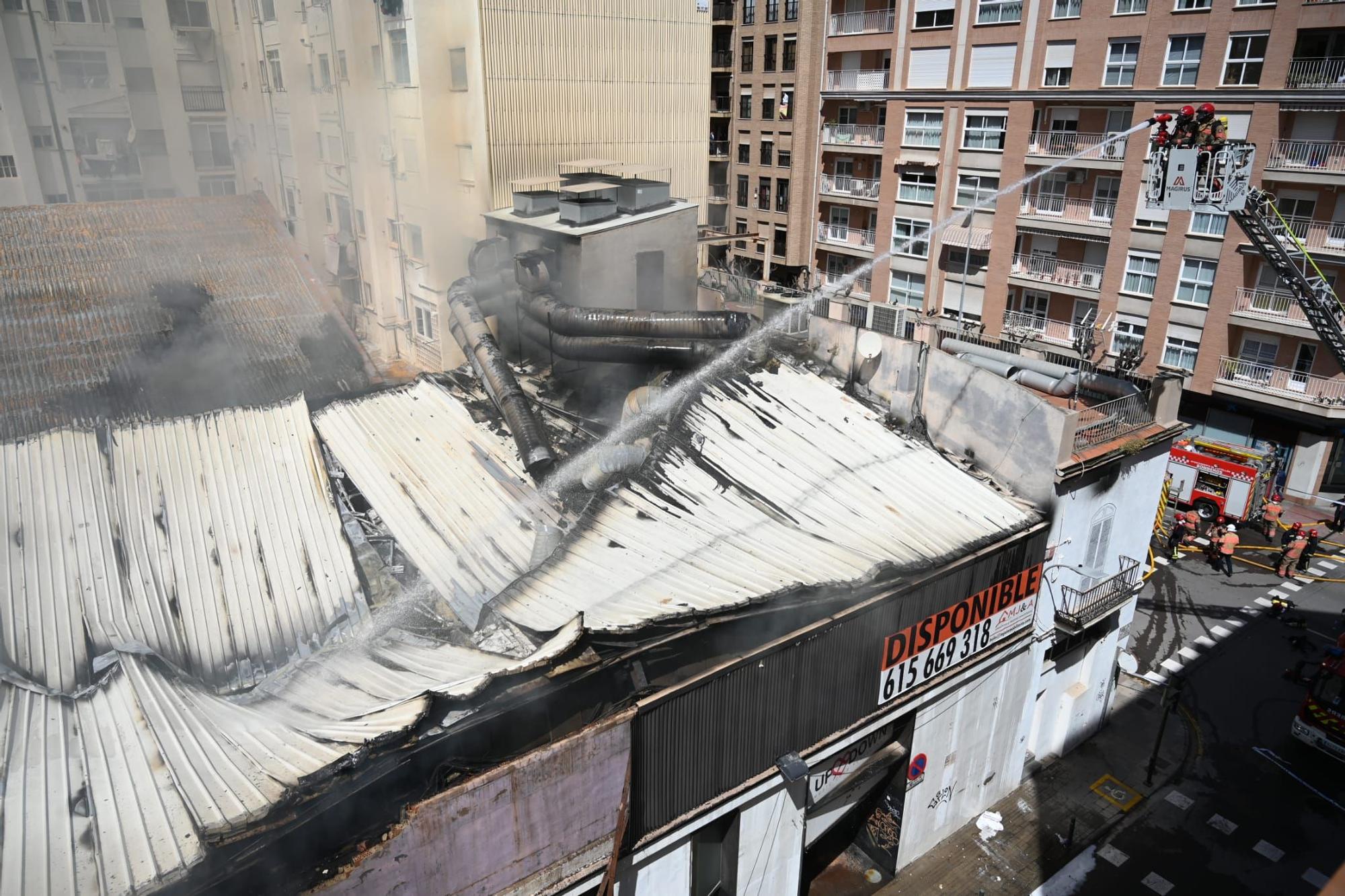 Galería de fotos: Espectacular incendio en el centro de Castelló