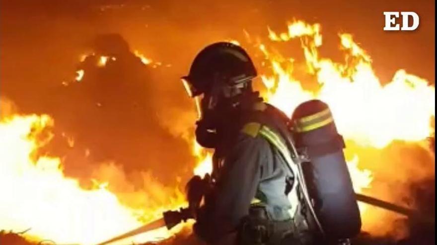 Actuación de Bomberos de Tenerife en las hogueras de San Juan