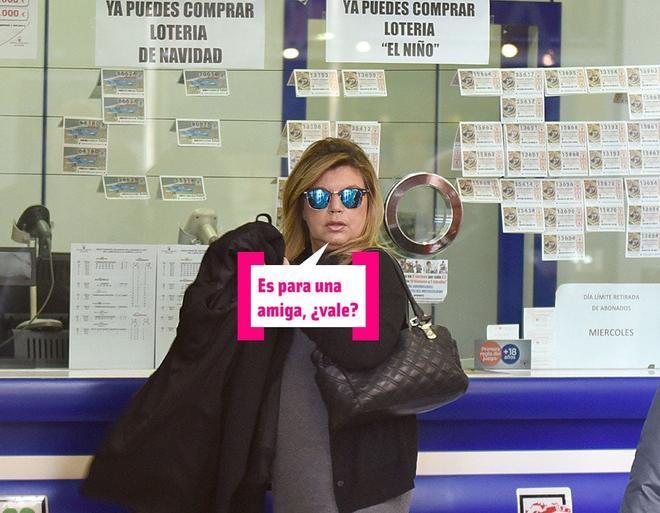 Terelu Campos en una administración de loterías, en Málaga