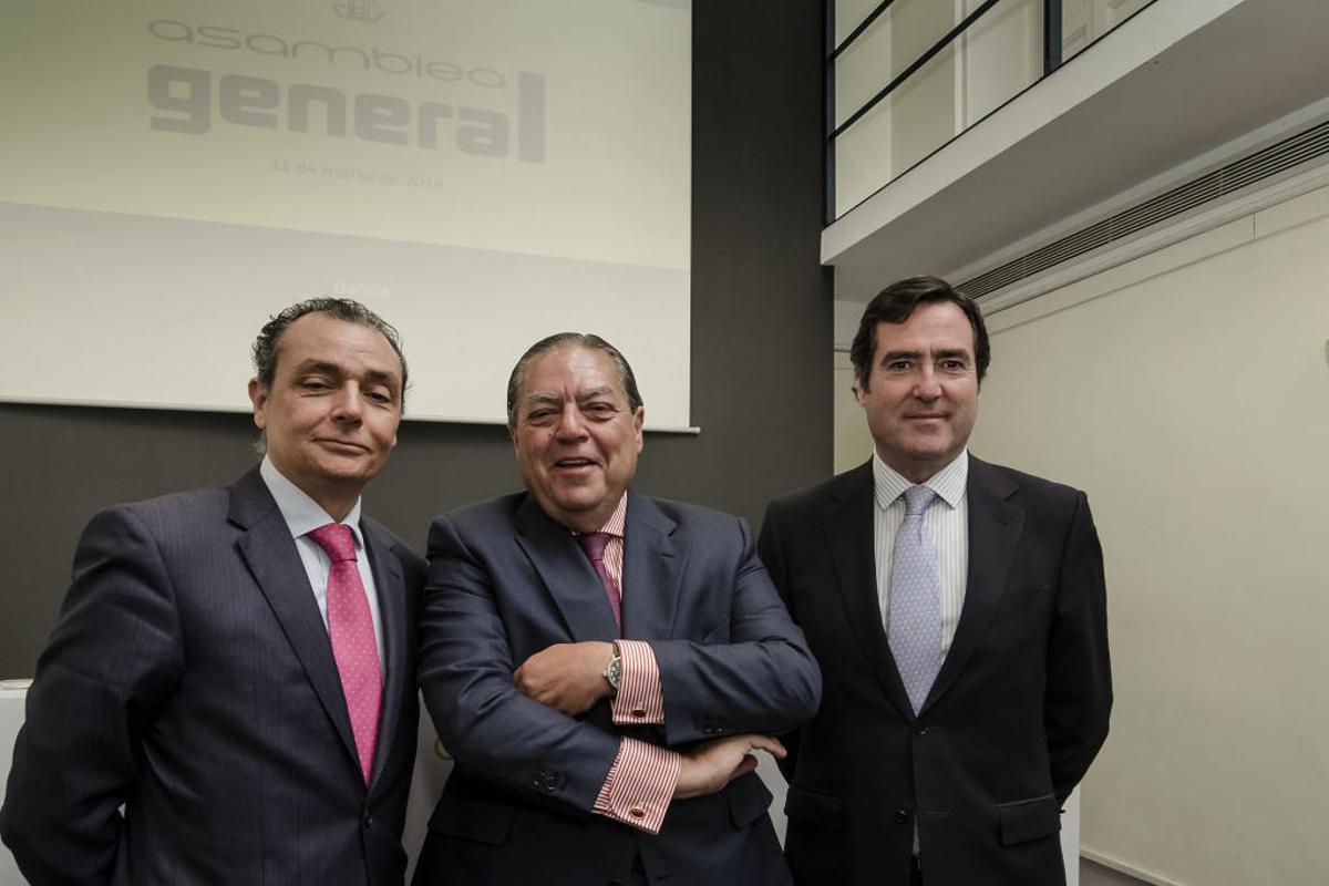 Salvador Navarro, Vicente Boluda y el presidente de CEOE, Antonio Garamendi, en València.