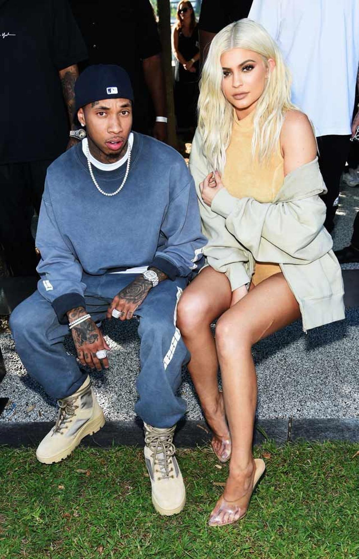 Kylie Jenner y Tyga en el desfile Yeezy de Kanye West.