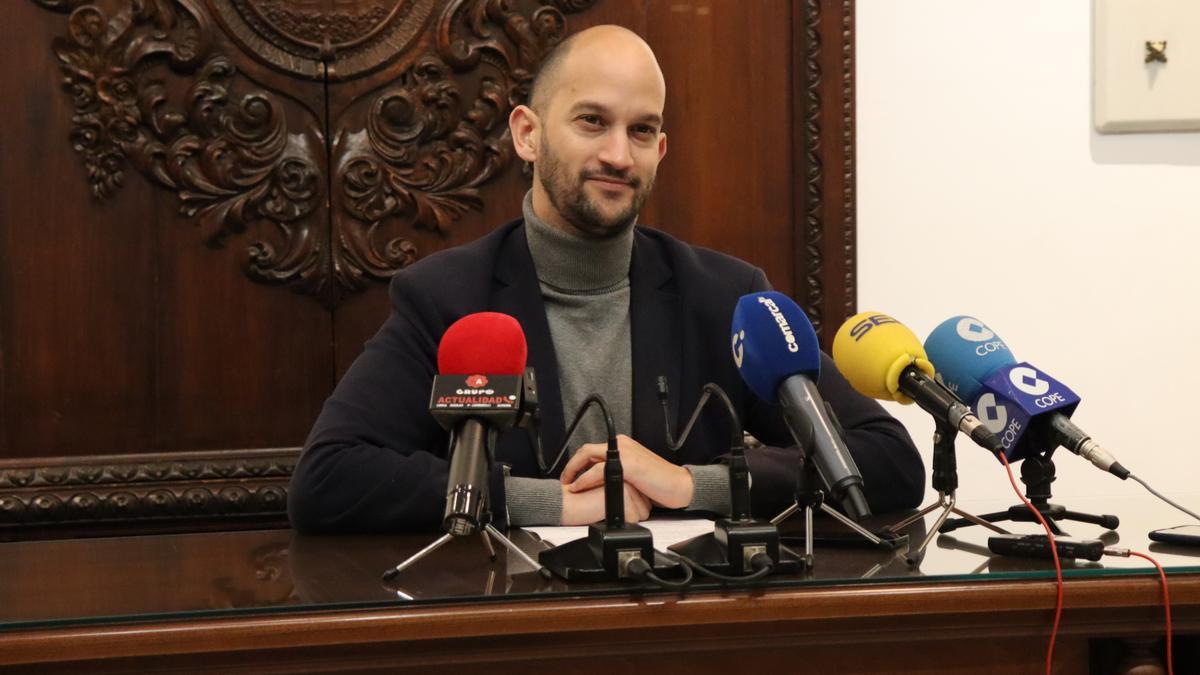 El edil de Sanidad, José Ángel Ponce, durante su comparecencia, este martes.