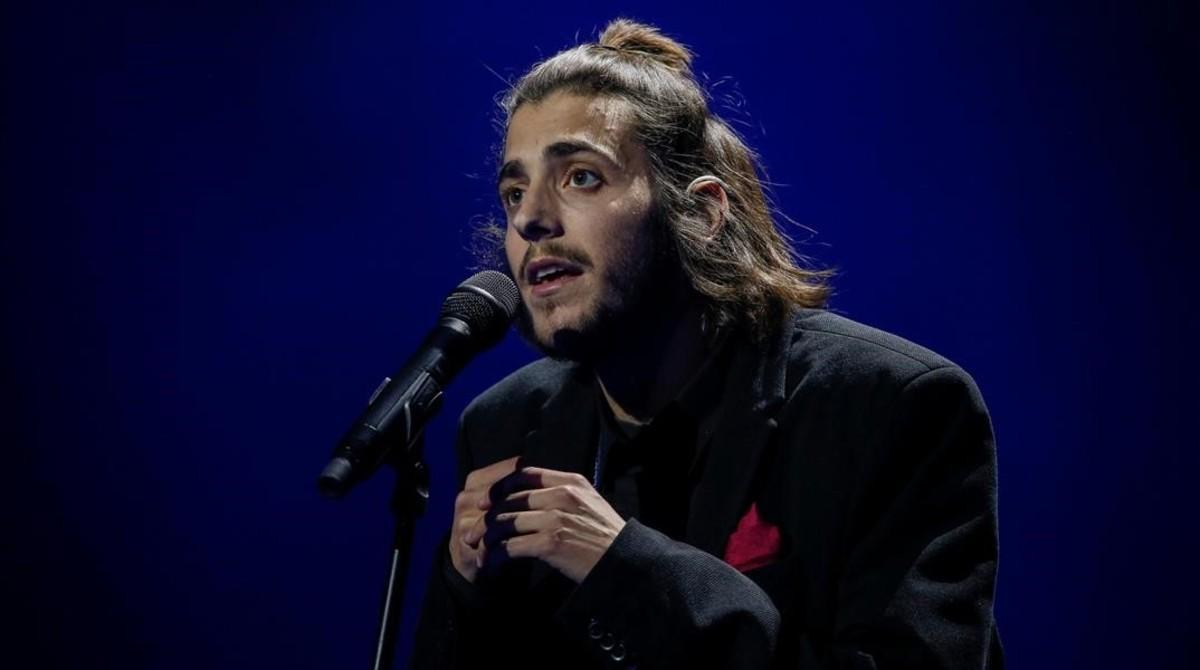 zentauroepp38345862 portugal s salvador sobral performs with the song  amar pelo170508193627