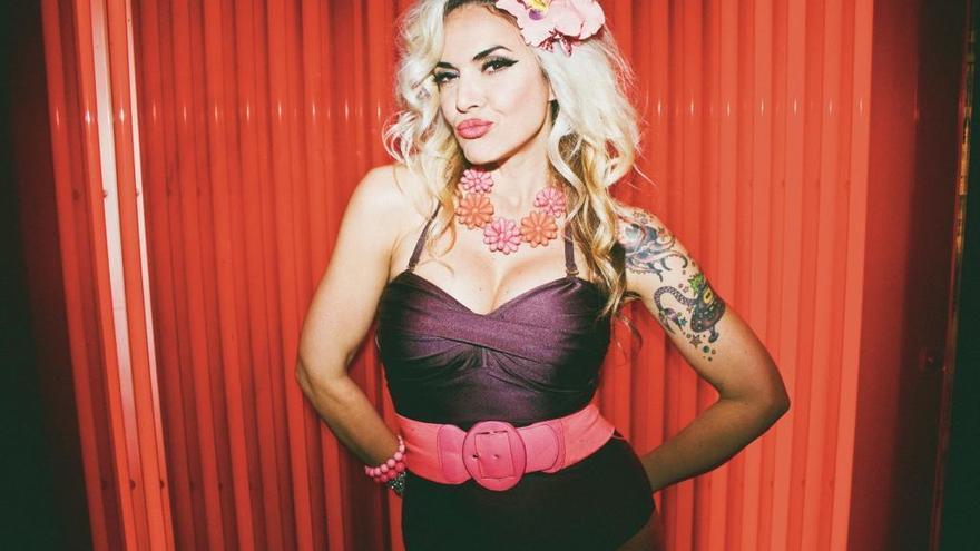 Silvia Superstar ilumina The Paper La Provincia
