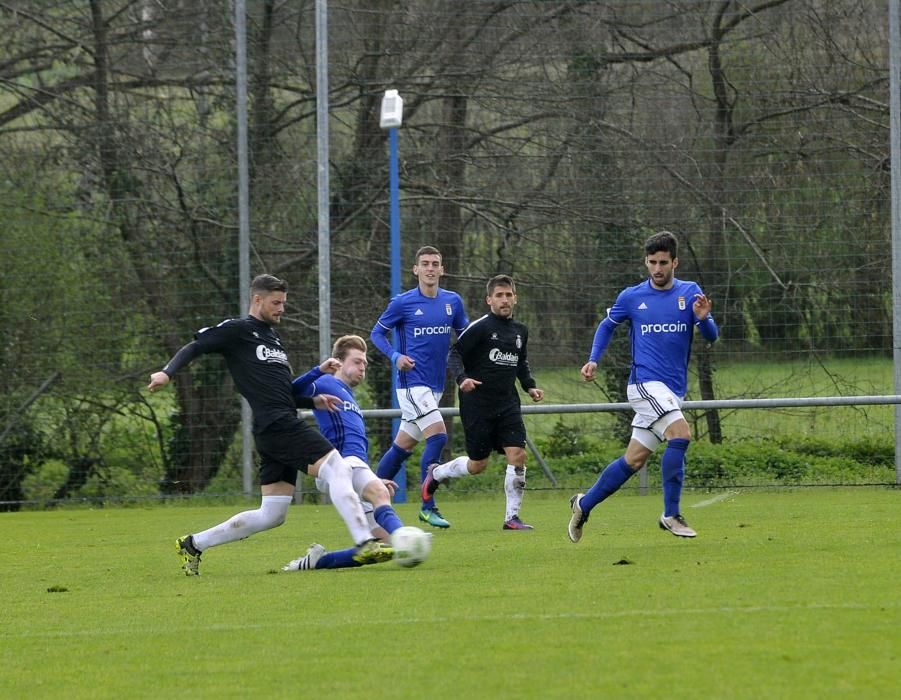 El partido entre el Oviedo B y el Avilés, en imágenes