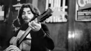 Joaquín Sabina, durante el exilio en Londres, en 1975