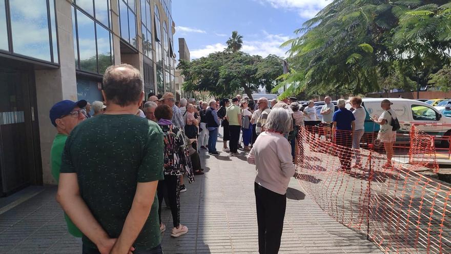 &quot;Doble vía ya&quot;: La Isleta quiere recuperar la salida por el centro de mayores