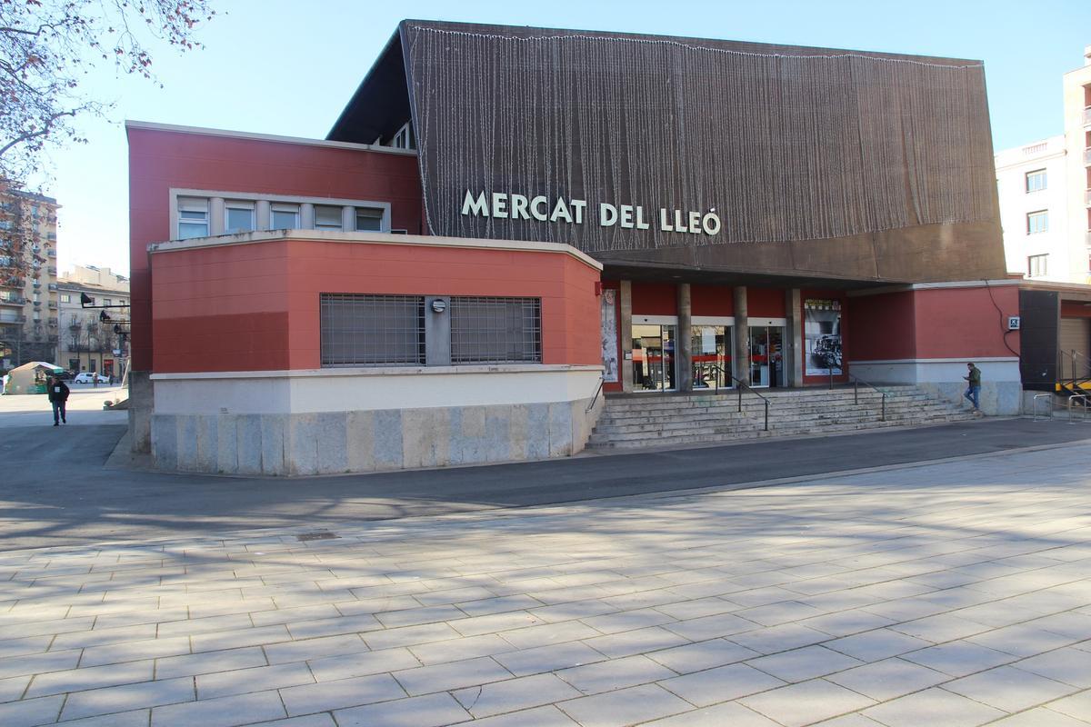 Exterior del mercat del Lleó.