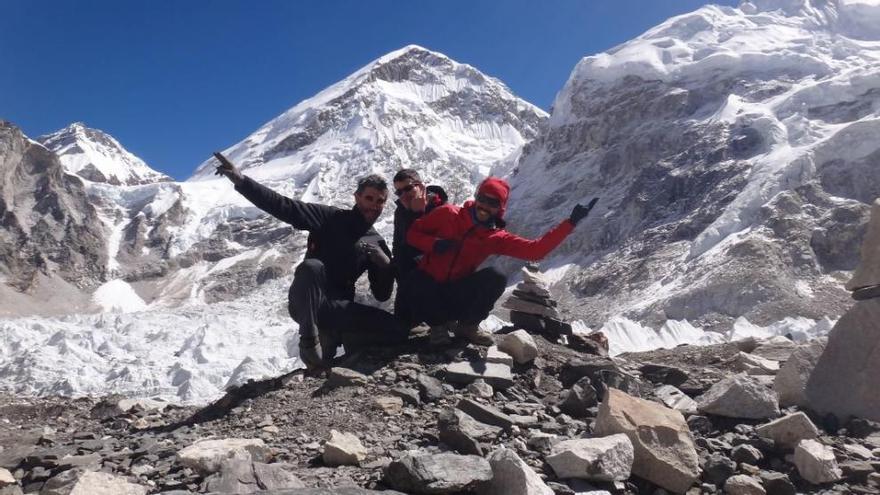 Rubén, Fernando y Sergio, en una de las etapas de subida al Everest