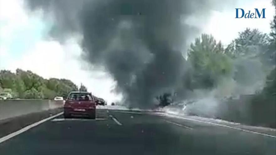 Arde un coche en la autopista de Inca