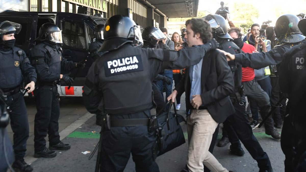 La aparición del 'pequeño Nicolás' en Sants crea momentos de tensión con CDR