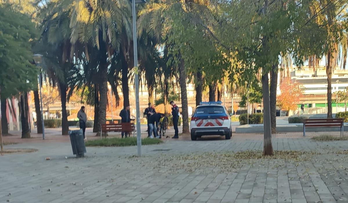Una actuació recent dels Mossos d'Esquadra al parc Central de Girona.