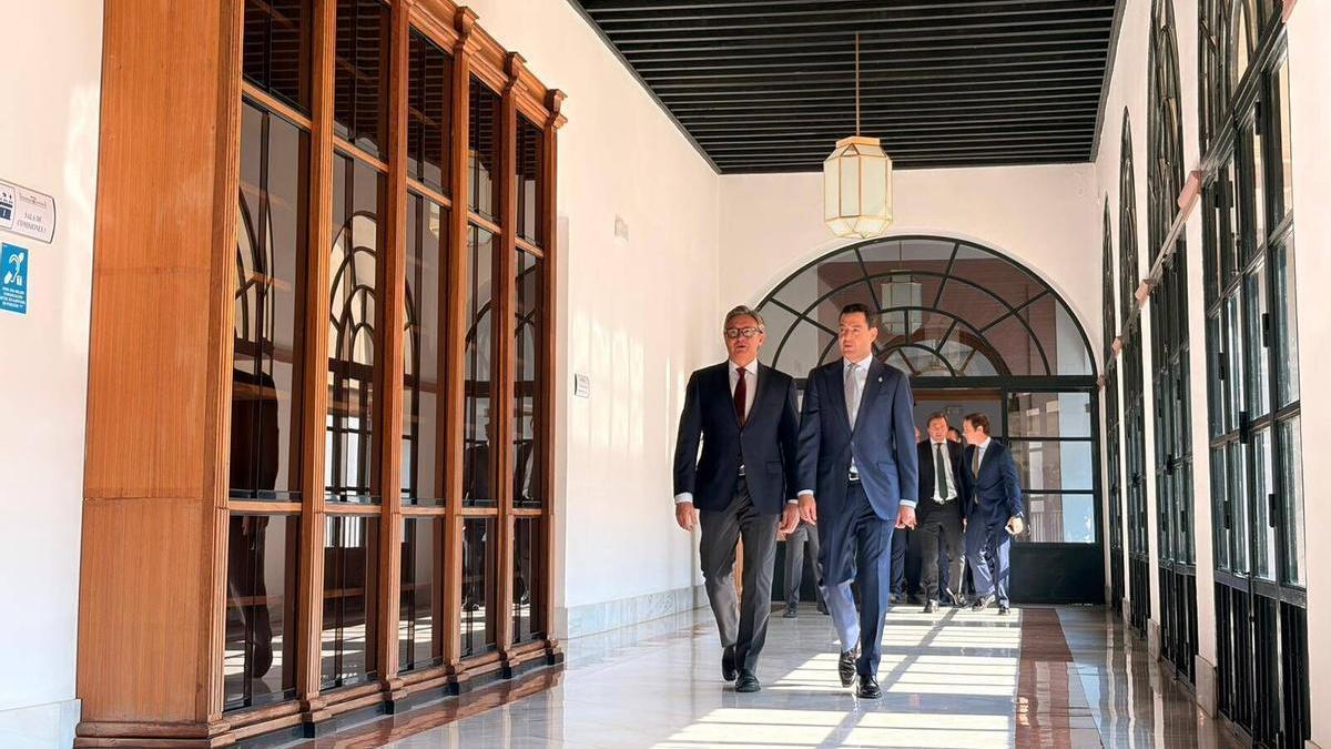 Juanma Moreno ya es presidente de la Junta de Andalucía y gobernará de la mano de Vox