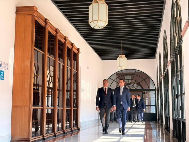 Juanma Moreno ya es presidente de la Junta de Andalucía y gobernará de la mano de Vox