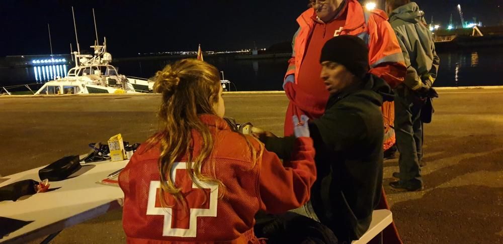 Llegan 49 inmigrantes en cinco pateras a las costas de Alicante