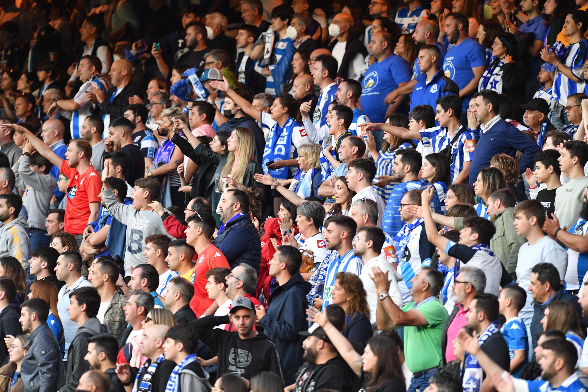 Afición del Deportivo en Riazor ante el Linares