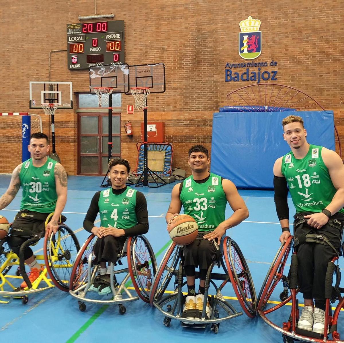 Rodrigo Pérez, Jairo Lázaro, Joymar Granados y Juan Pablo Escobar tras recibir la llamada de Colombia.