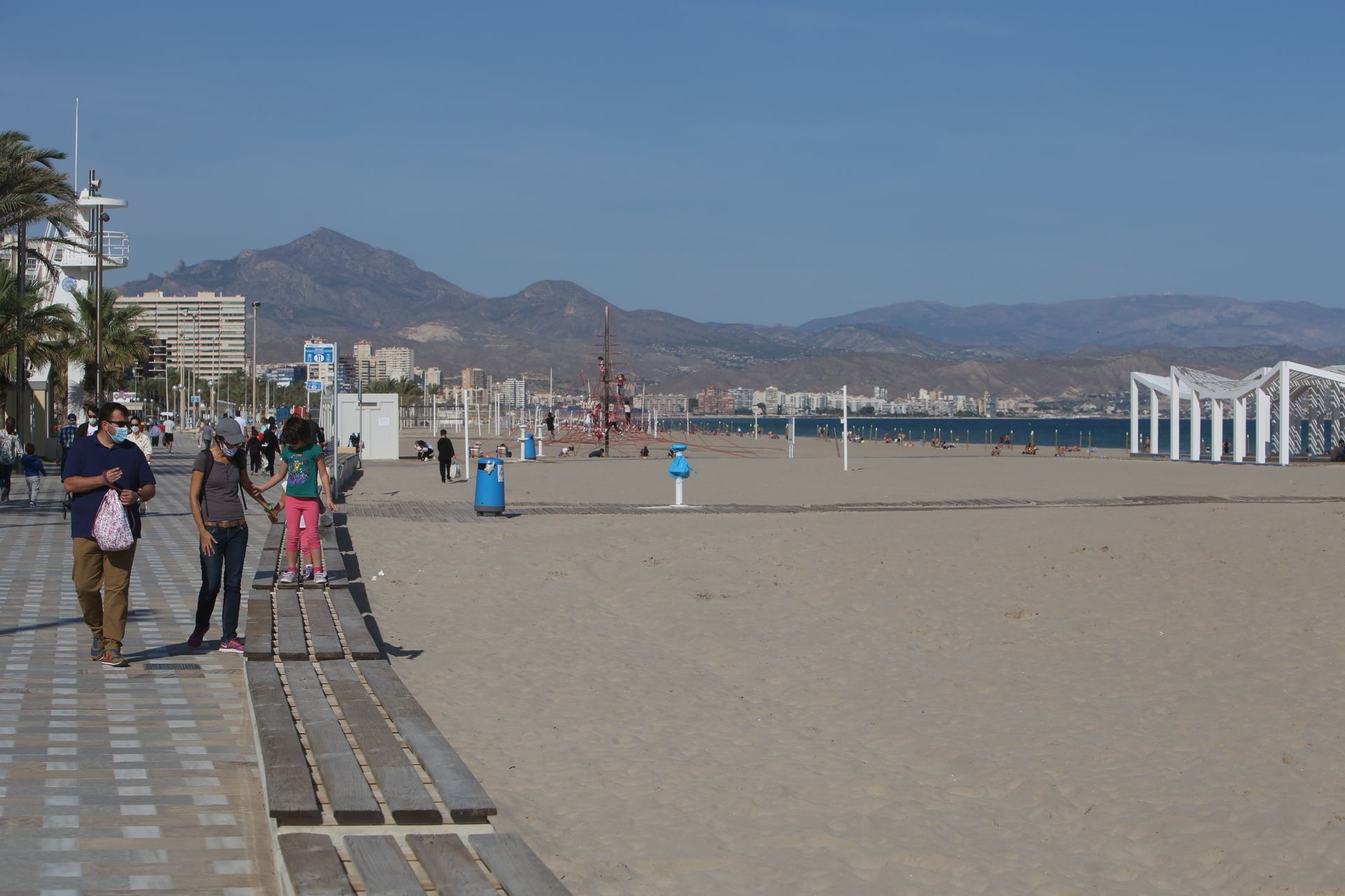 El primer día del toque de queda en Alicante transcurre con aparente normalidad