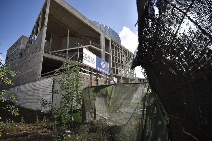 EDIFICIO A MEDIO HACER DEL PALACIO DE ...