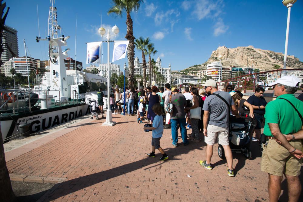 Miles de personas se dan cita en el Village del Puerto de Alicante para disfrutar del estreno de la competición