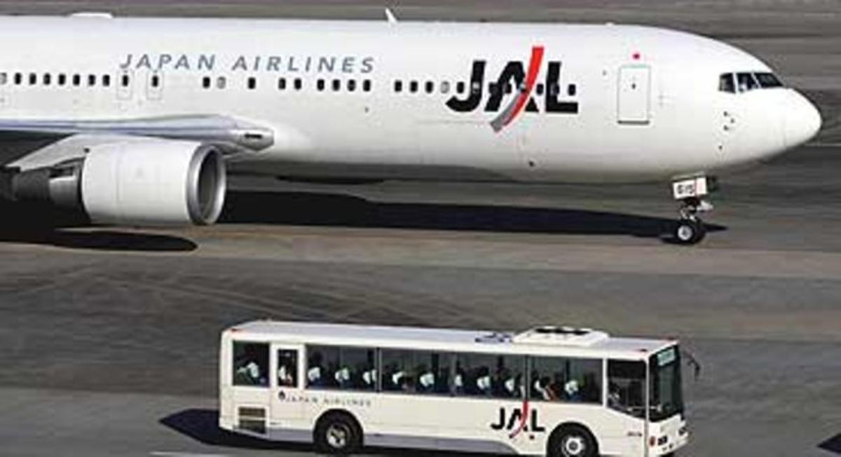 Fotografía del pasado diciembre de un avión de Japan Airlines (JAL) en el aeropuerto de Narita, a las afueras de Tokio (Japón).