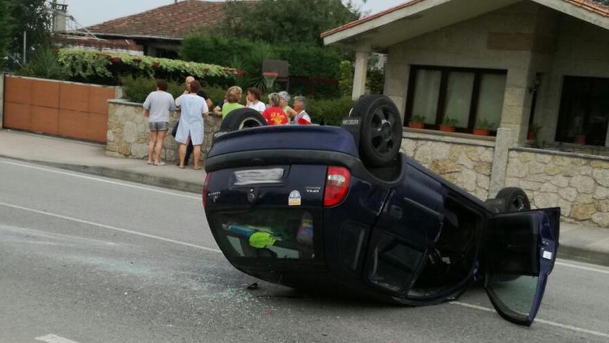 Una mujer y su nieta, heridas en un accidente en Ribadumia