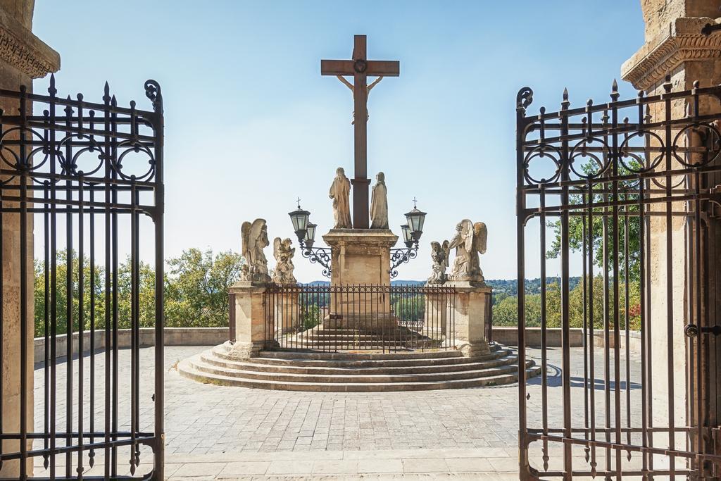 La representación bíblica de la crucifixión de Jesús, en Aviñón.
