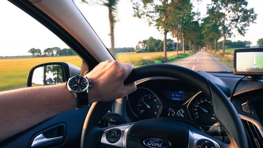 La DGT enfada a los conductores: o llevas esto en el coche o recibirás una multa asegurada