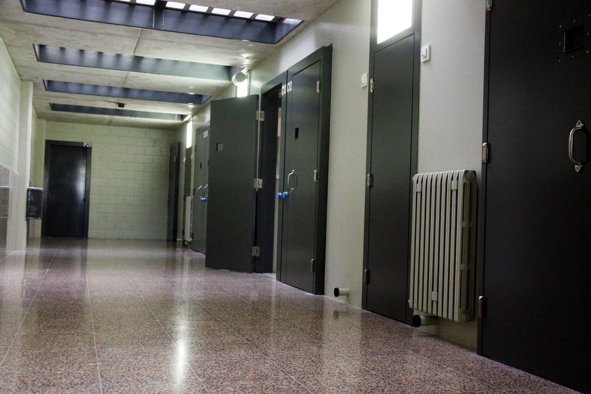 Passadís del mòdul de dones del centre penitenciari del Puig de les Basses de Figueres, en una imatge d'arxiu.