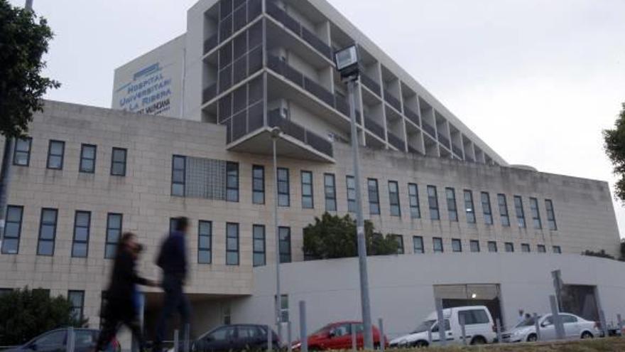 El comité de empresa del hospital de Alzira prevé contratos para 300 personas