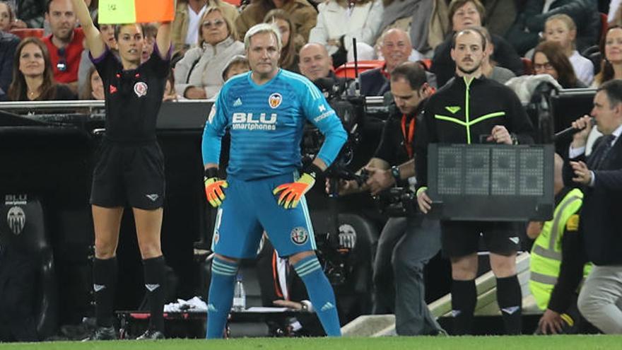 Santi Cañizares, antes de salir al partido de Las Leyendas en Mestalla