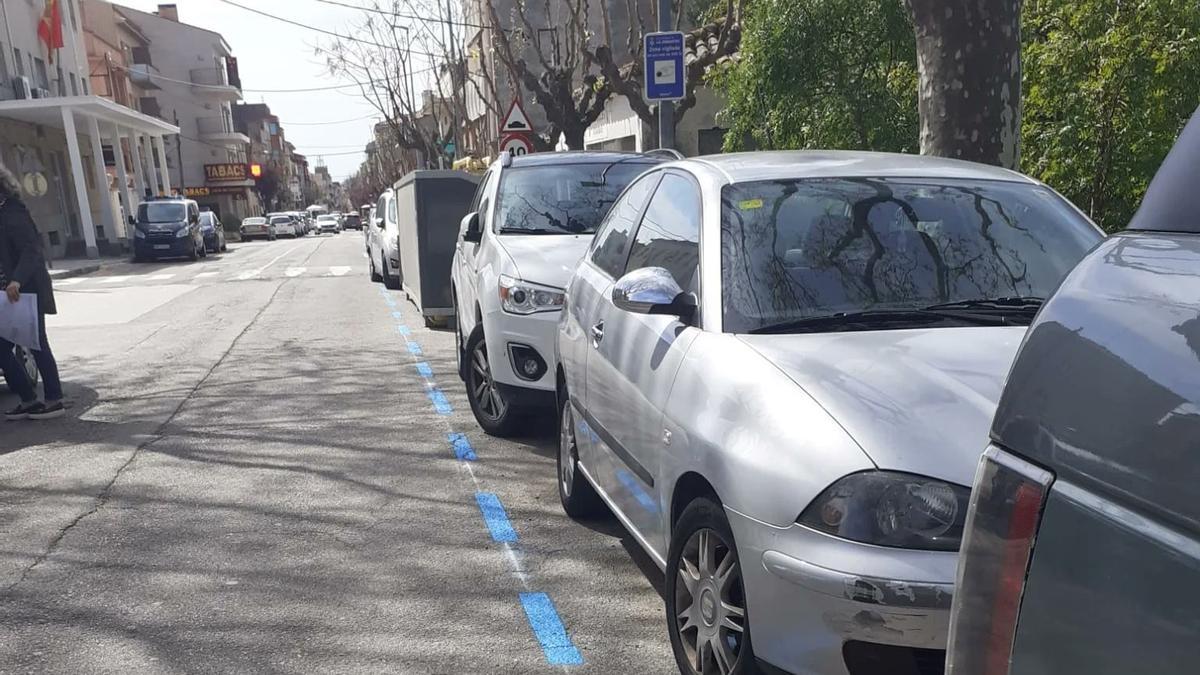 El carrer Major ja està senyalitzat com a zona blava