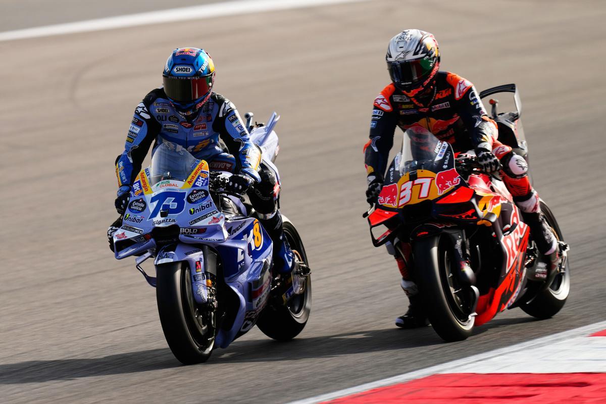 Àlex Marquez y Pedro Acosta, durante una prueba