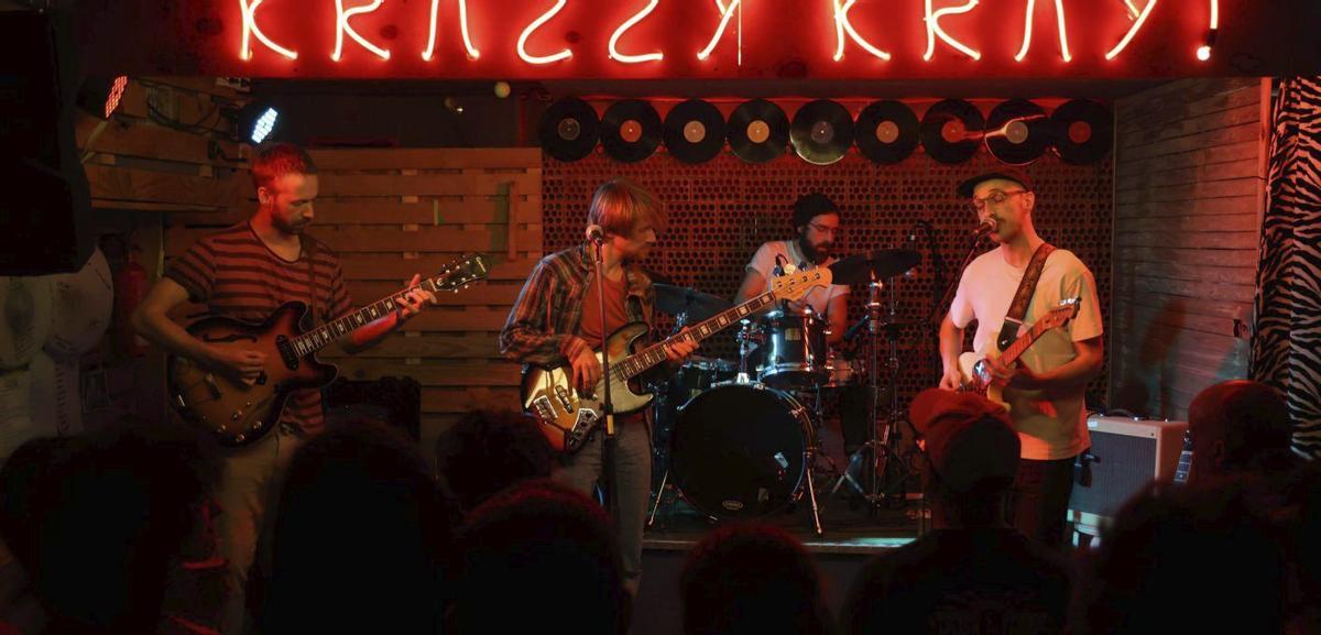 Un momento del concierto de Loiros en la sala cambadesa. | NOÉ PARGA