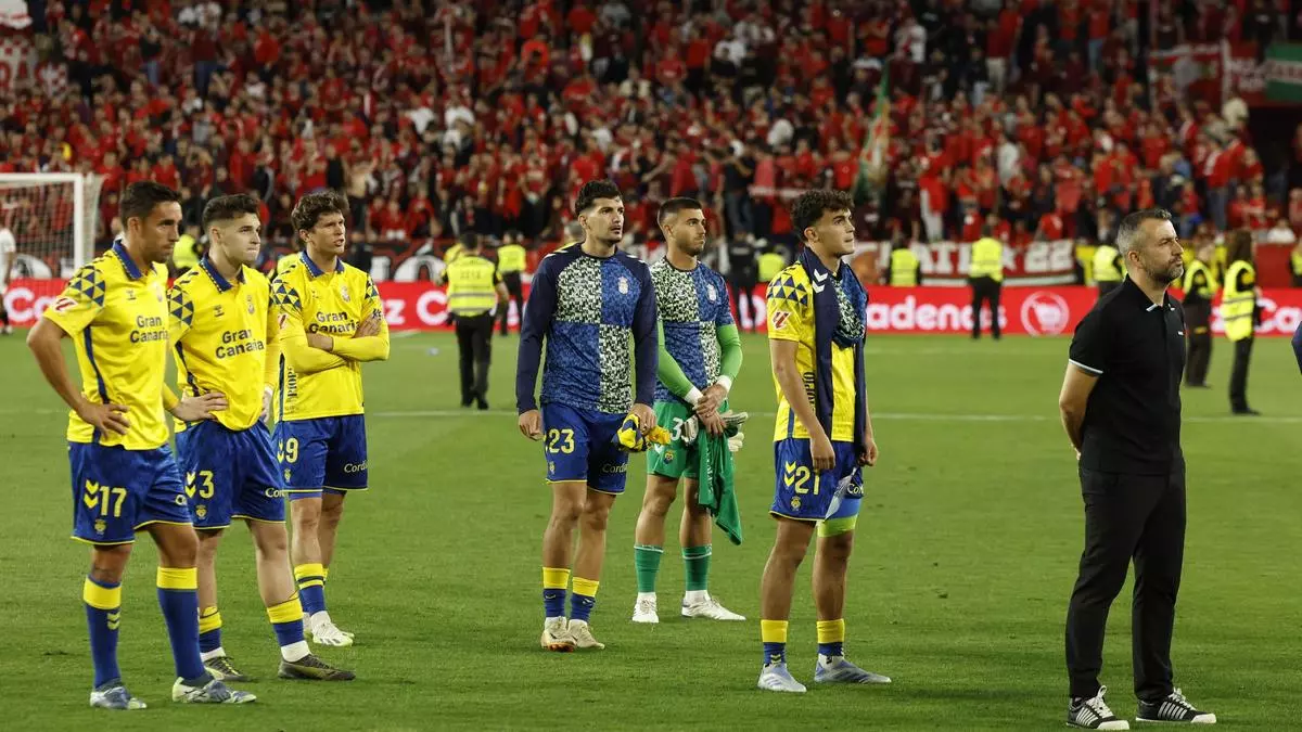 La UD Las Palmas consuma su séptimo descenso a Segunda División en 75 años de historia