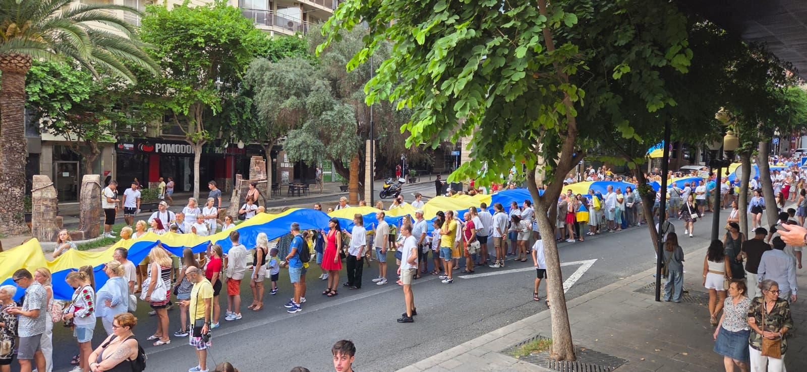Así ha sido la manifestación celebrada en Alicante por Ucrania con el lema: "La victoria de Ucrania es la victoria del mundo"