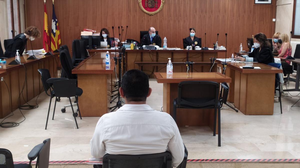 El acusado, ayer durante el juicio celebrado en la Audiencia Provincial de Palma.