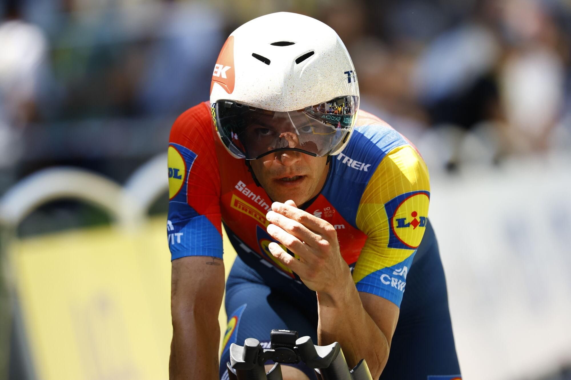 Caen (France), 09/07/2025.- Belgian rider Jasper Stuyven of Lidl - Trek team crosses the finish line of the 5th stage of the Tour de France cycling race, an Individual Time Trial over 33km in Caen, France, 09 July 2025. (Ciclismo, Francia) EFE/EPA/MARTIN DIVISEK
