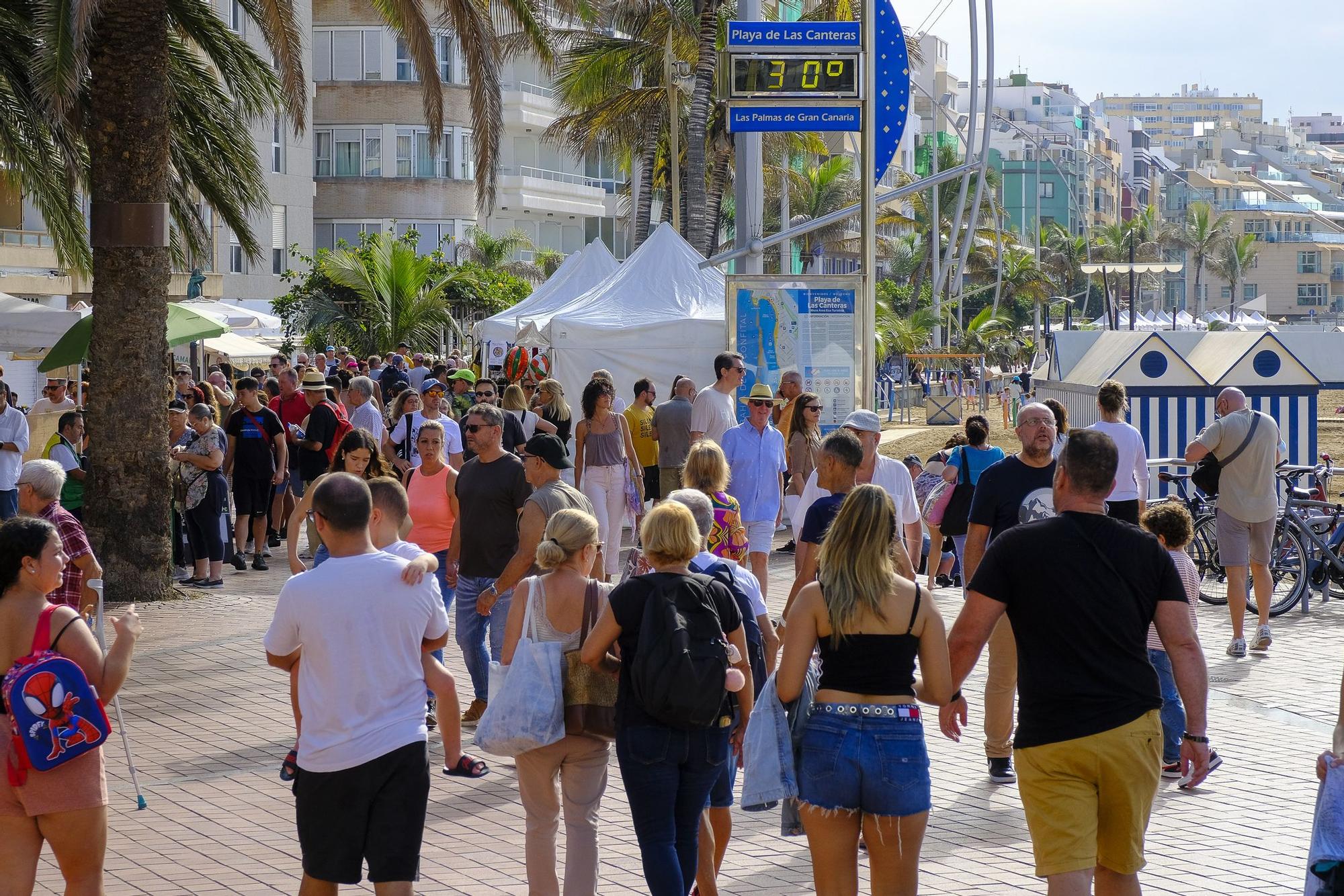 Belén de arena y mercadillo de Las Canteras